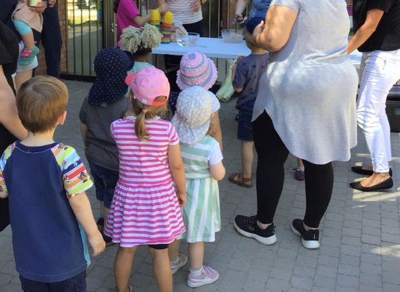 Eis essen in der Kita