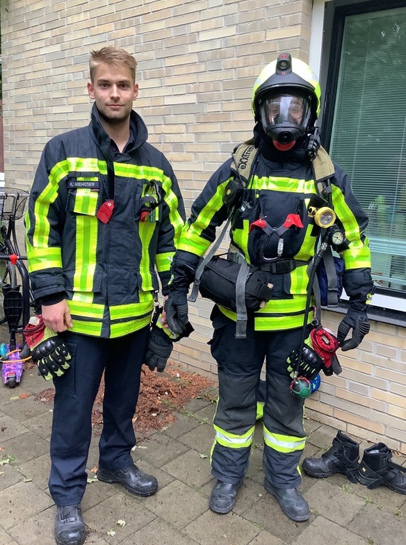 Feuerwehrmänner in Ausrüstung