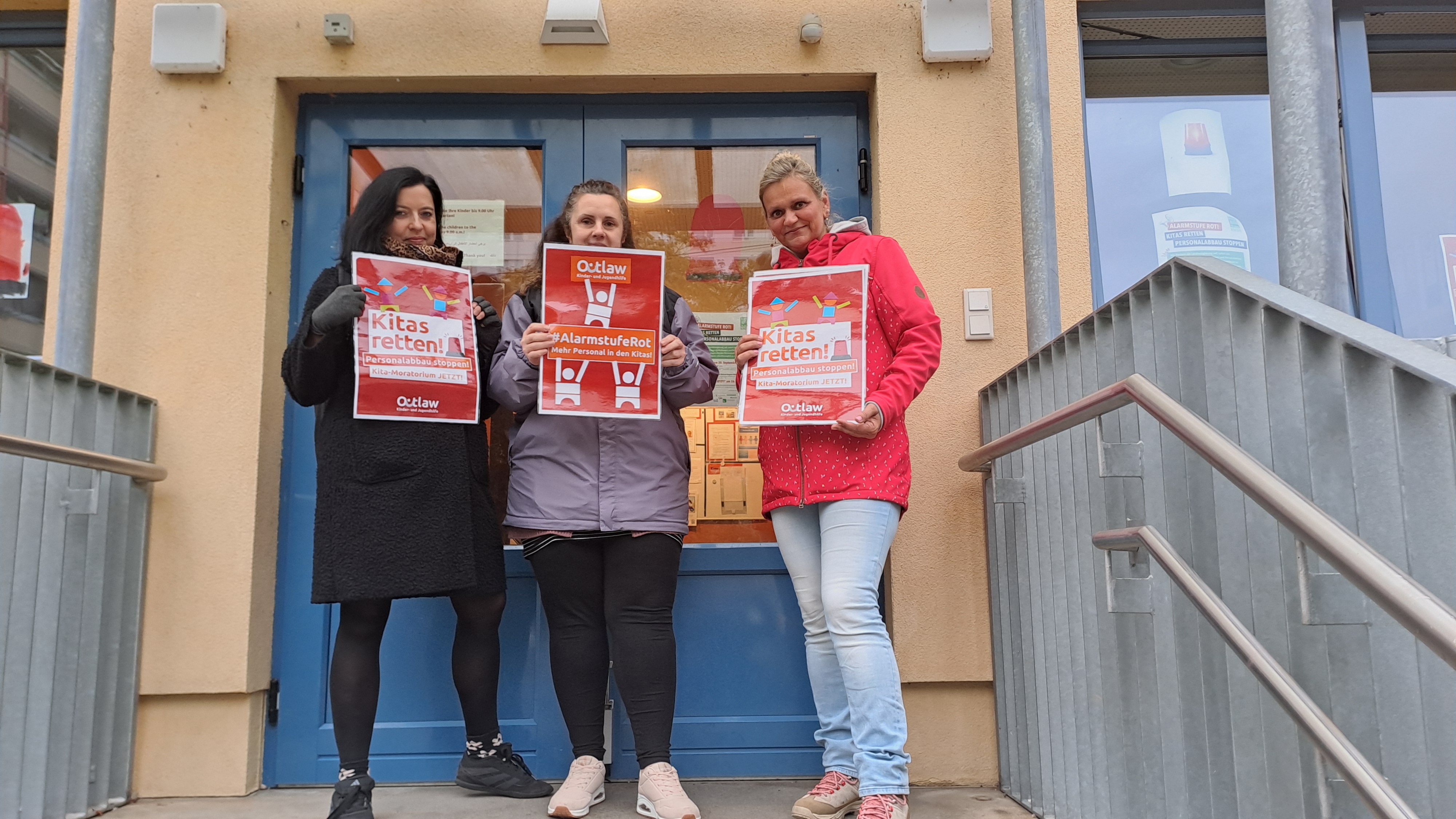 Vor der Kita Leubnitzer Straße auf dem Weg zur Kundgebung