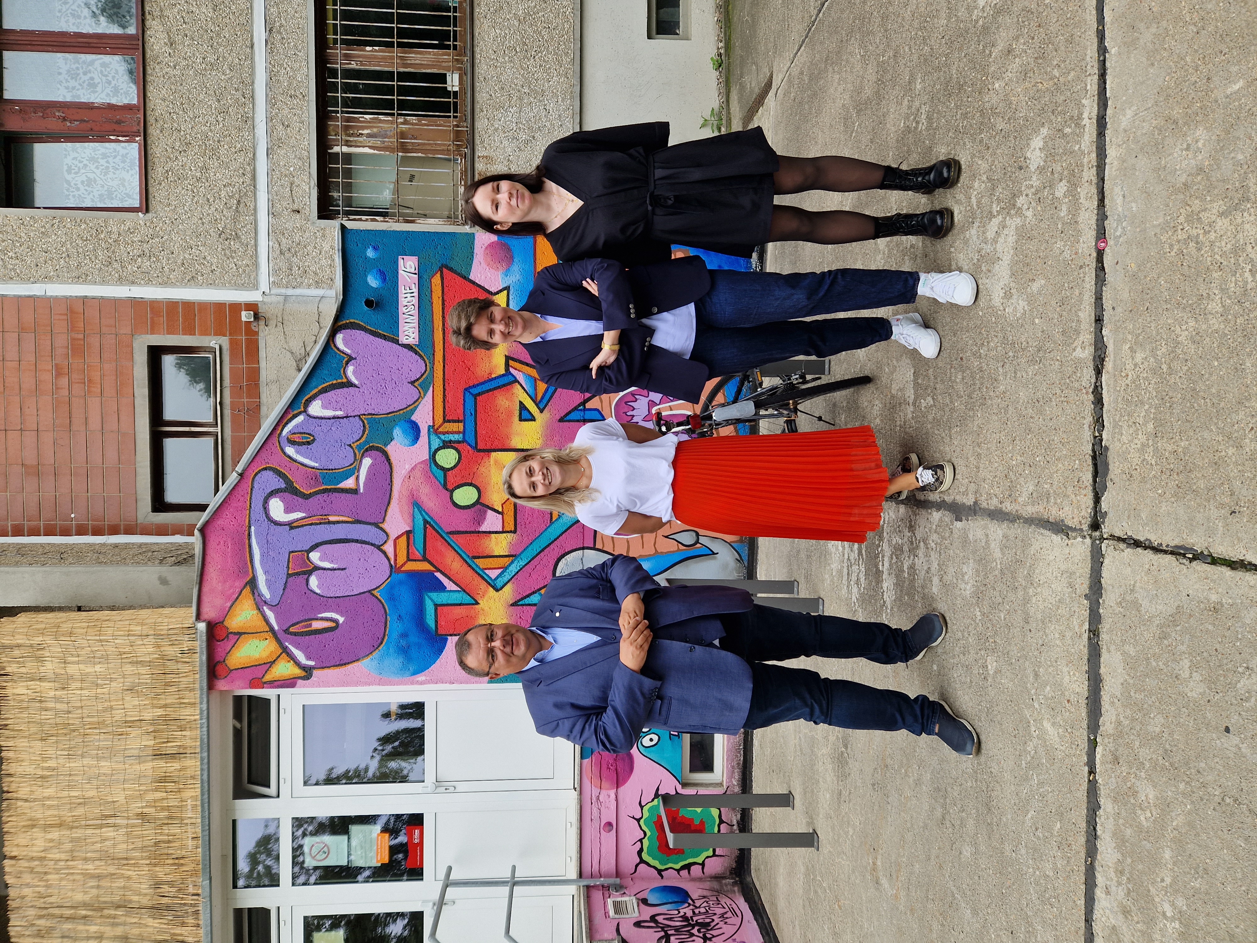 v.l. Ingo Bodtke (MdB), Stephanie Grahneis (Gesamtleitung), Vera Kalkhoff (OUTLAW.die Stiftung), Judith Raesack (Fachgebietsleitung HzE) (Foto: @teambodtke )