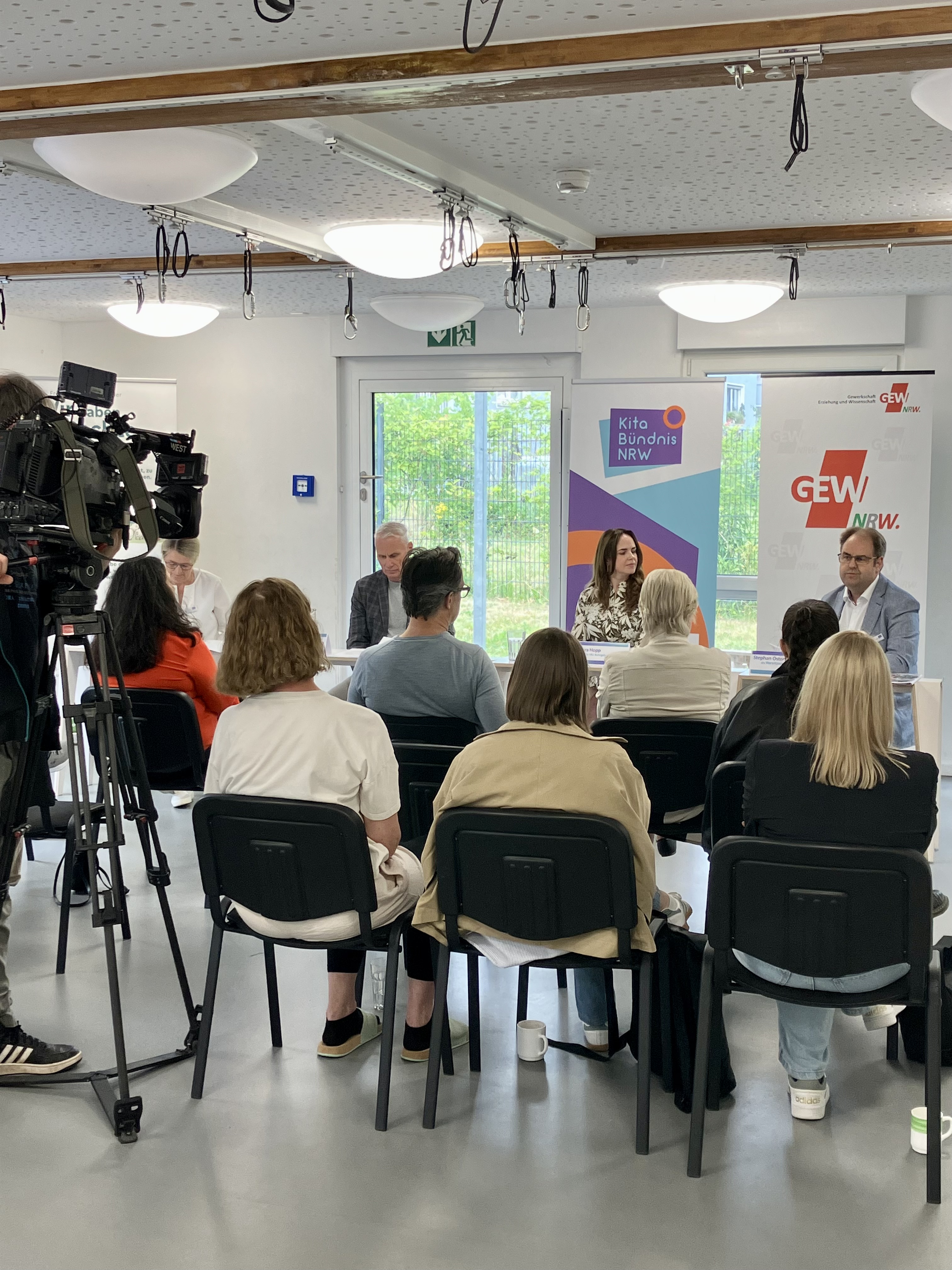 v.l. Steffi Klaus (GEW NRW), Marek Körner (Fröbel), Vera Hopp (VKJ Ruhrgebiet), Stephan Osterhage-Klingler (GEW NRW)