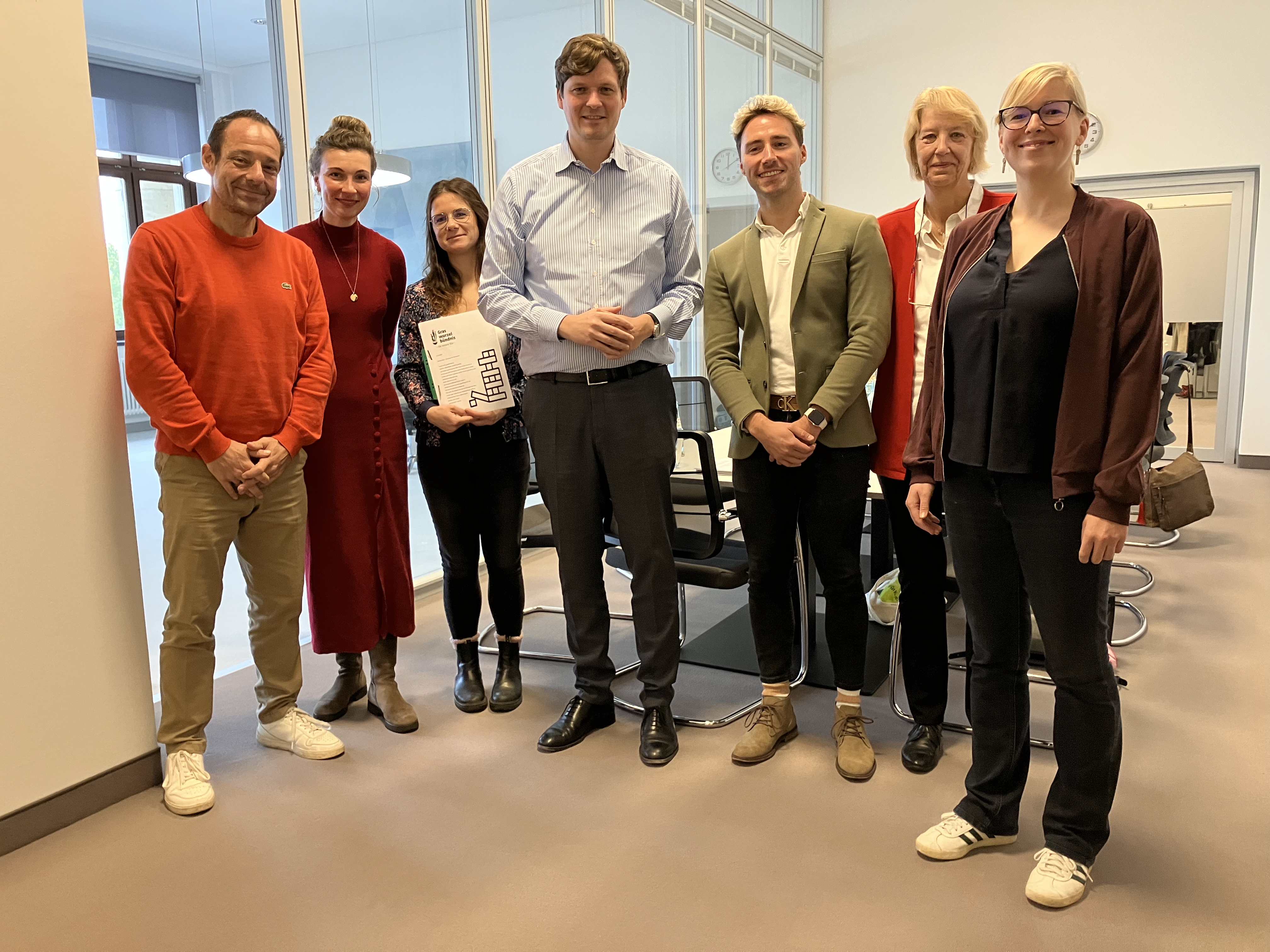 v.l.n.r. Daniel Fuchs, Nora Schönberg,
Iris Grimm, Konrad Clemens, Christian Scheinpflug, Astrid Axmann und Kristina Apitz.