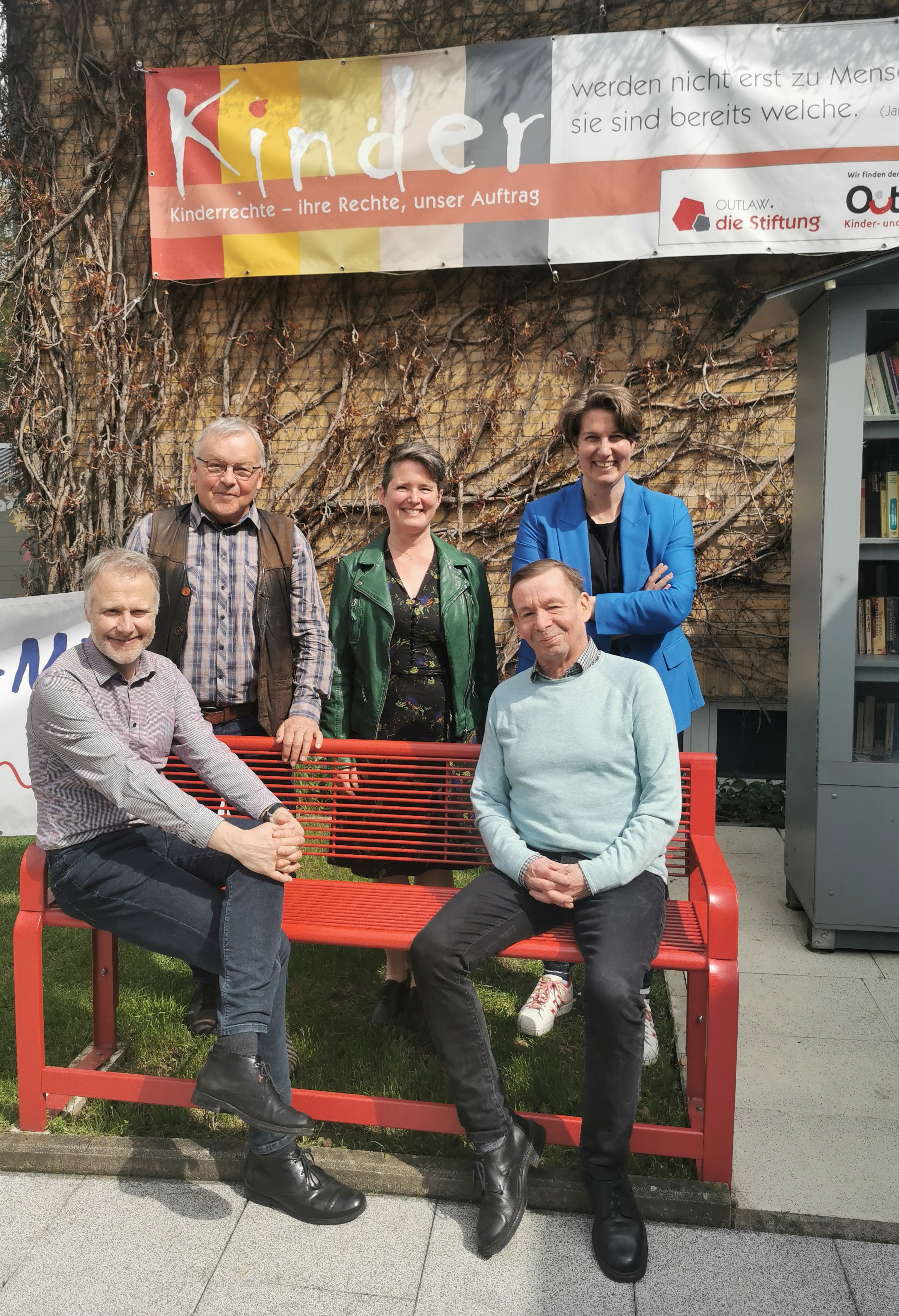Hinten v.l.: Gerald Mennen, Katja Neuhoff (Stiftungsrat), Vera Kalkhoff; vorn v.l. Remi Stork und Manfred Schmidt.