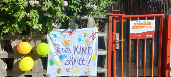 Unsere Kita Demmeringstraße in Leipzig macht direkt am Eingang auf die Kampagne aufmerksam.